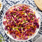 Салат из красной капусты с яблоками и арахисом
