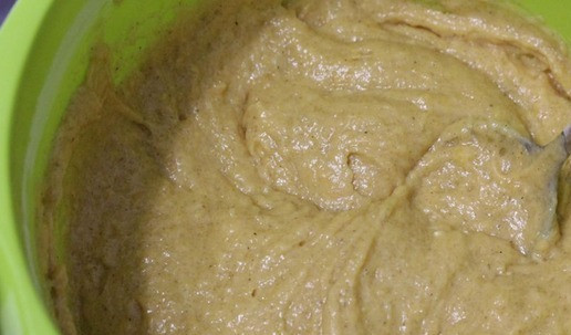 1. Этап. Тыквенные маффины с черникой: Перемешать ложкой или лопаткой.