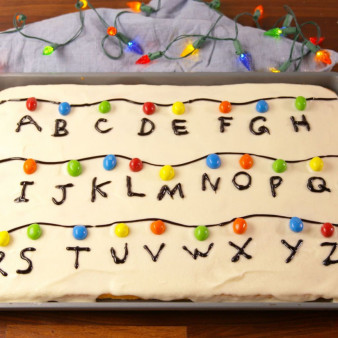 'Stranger Things'-Inspired Sheet Cake