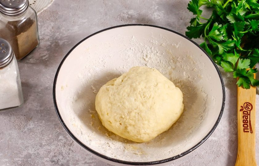 1. Этап. Сырный пирог: Спустя указанное время тесто будет готово к выпеканию.