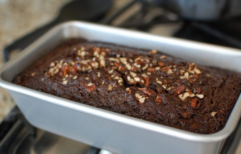 1. Этап. Шоколадный пирог с тыквой и орехами: 7. Запекайте при 180 градусах около 40 минут.