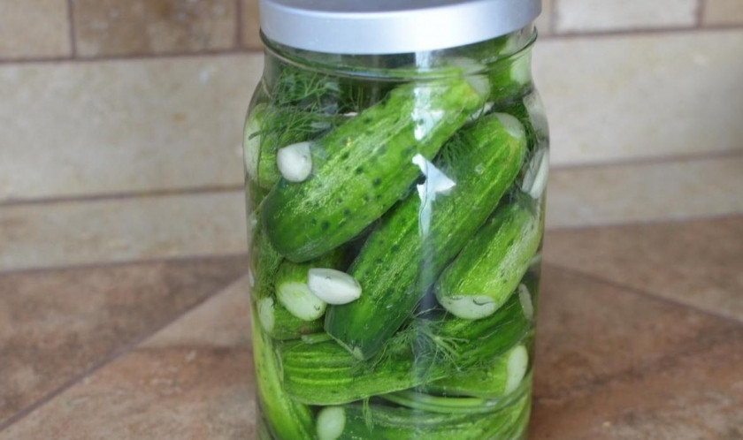 1. Этап. Быстрые маринованные огурцы: После того как огурчики замариновались, их можно хранить в холодильнике. Удачи! :))