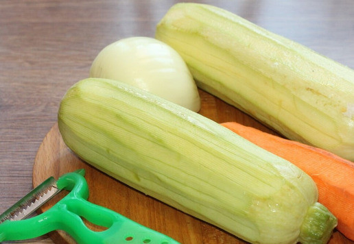 1. Этап. Запеканка с картофелем, кабачками, мясным фаршем: 2. Овощи очистить...