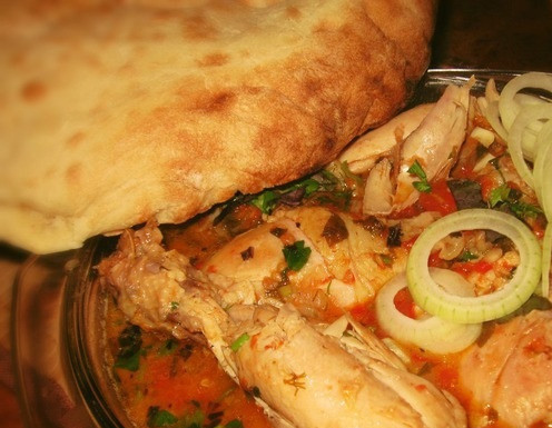 1. Этап. Чахохбили из курицы в духовке: Блюдо снимаем с огня и отправляем в разогретую до 200 градусов духовку на 5 минут. Затем вынимаем из духовки, присыпаем зеленью и колечками свежего репчатого лука, подаем к столу. Приятного аппетита!