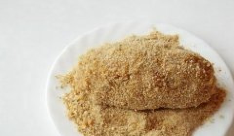 1. Этап. Зразы с фаршем и грибами: Затем обволакиваем в панировочных сухарях.