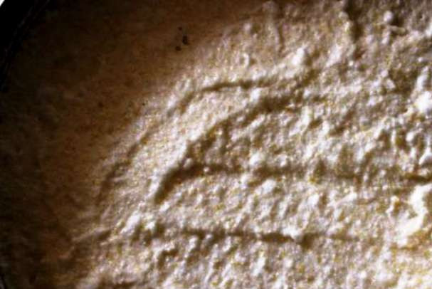 1. Этап. Торт Ангел: Добавьте муку и аккуратно перемешайте. Выложите тесто в застеленную пергаментом форму и выпеките в разогретой до 160 градусов духовке в течение 50 минут.